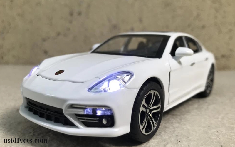 Mô hình xe Porsche Panamera (1)